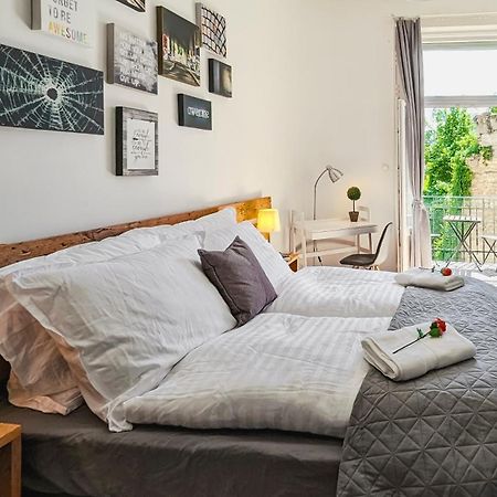 3 Room Apartment In The Beautiful Street Будапеща Екстериор снимка