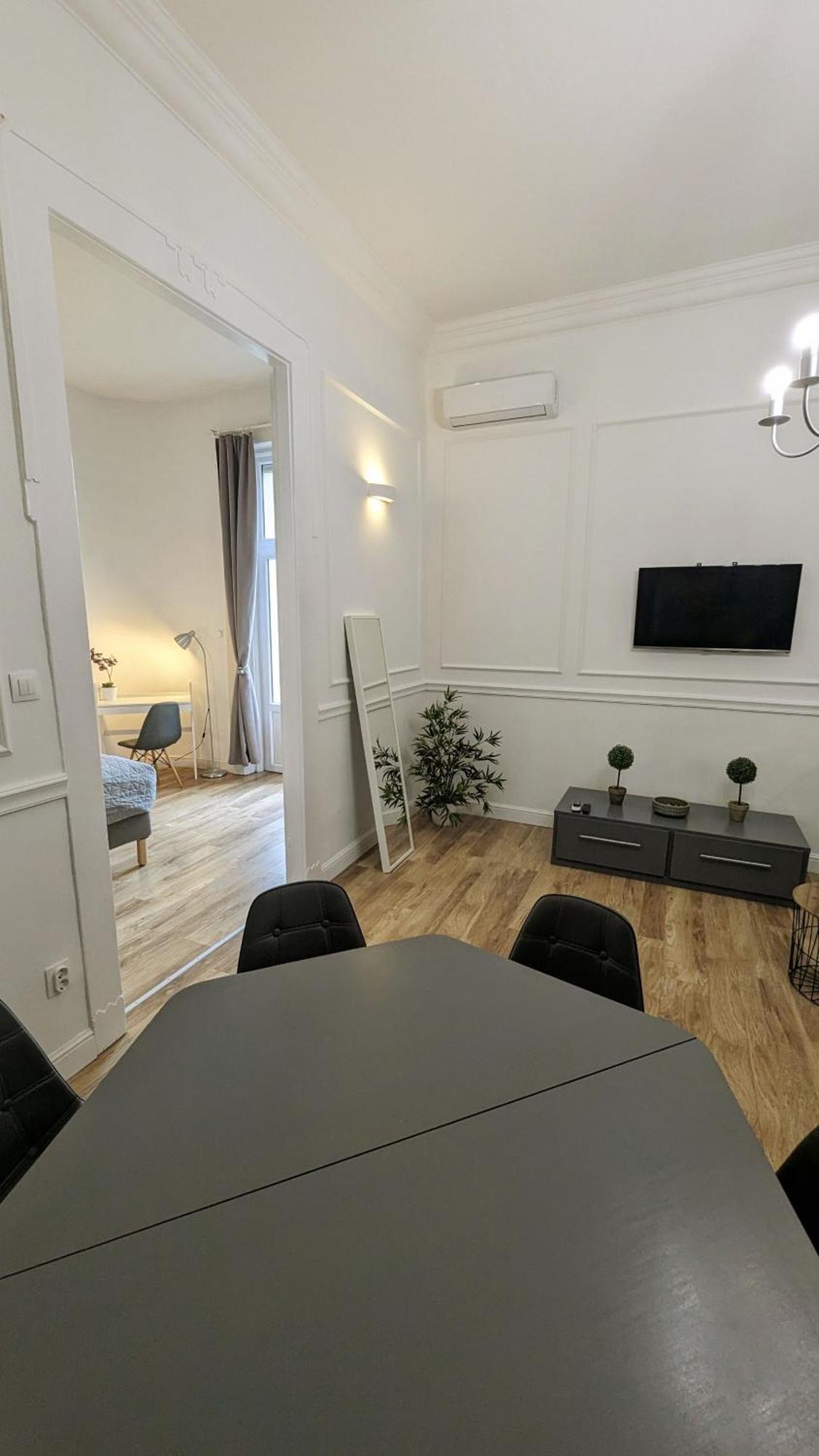 3 Room Apartment In The Beautiful Street Будапеща Екстериор снимка