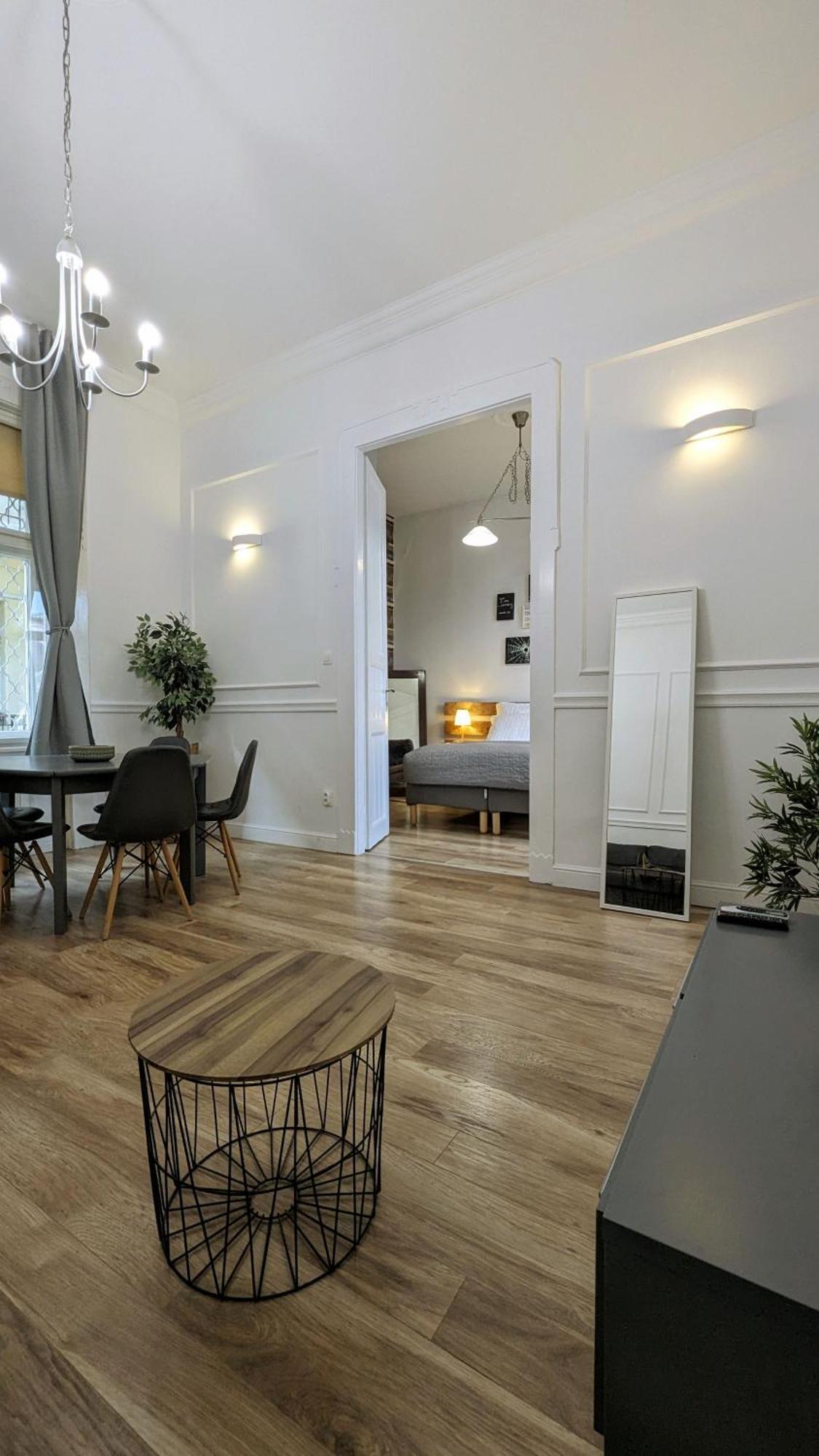 3 Room Apartment In The Beautiful Street Будапеща Екстериор снимка