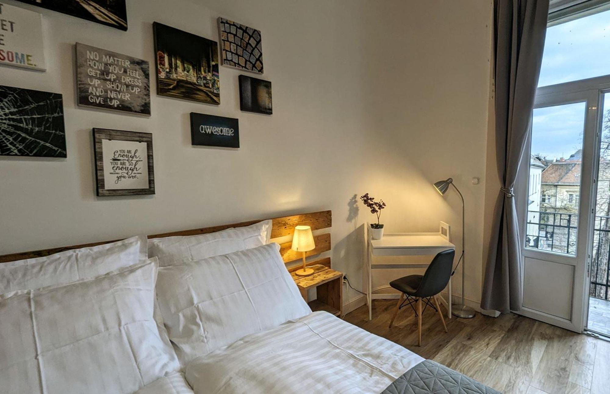 3 Room Apartment In The Beautiful Street Будапеща Екстериор снимка