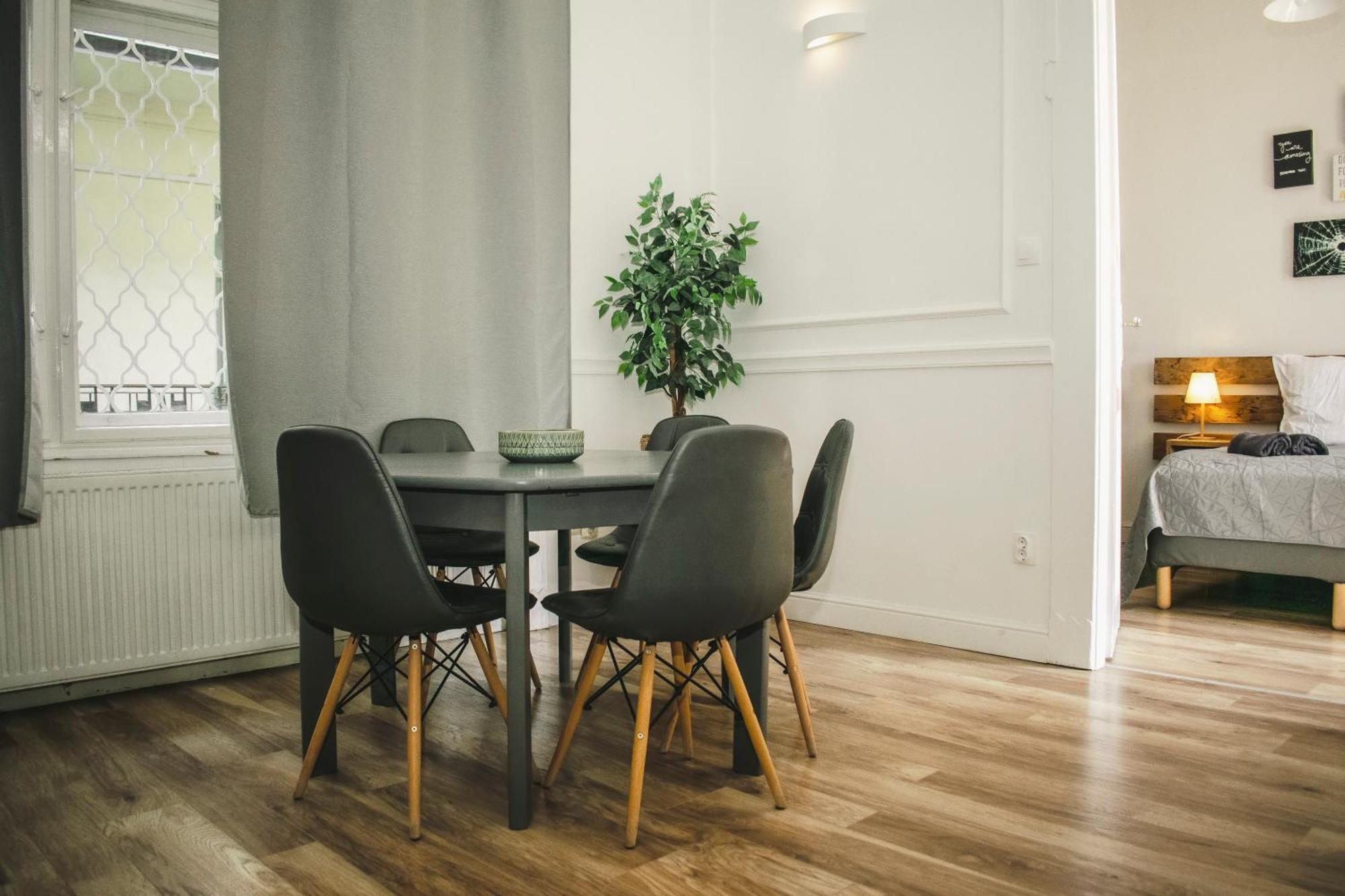 3 Room Apartment In The Beautiful Street Будапеща Екстериор снимка