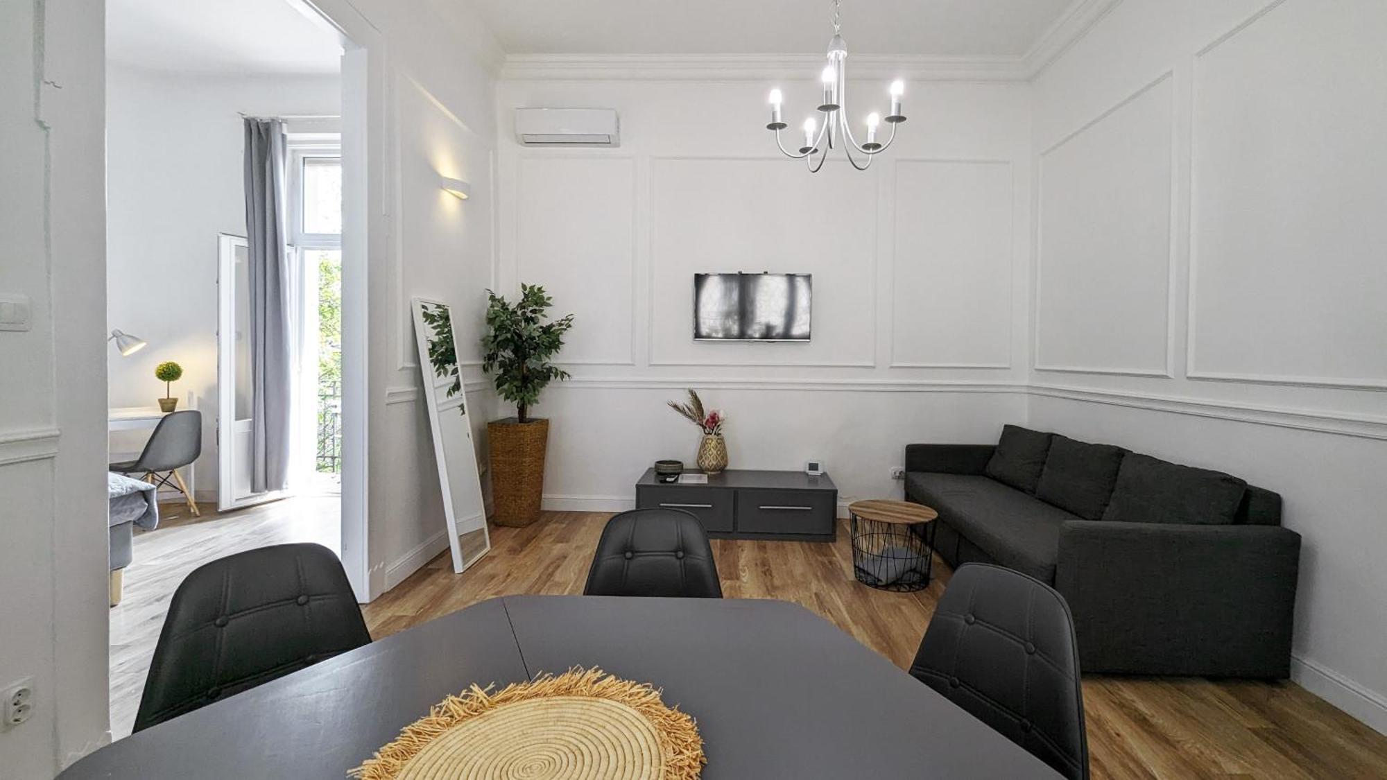 3 Room Apartment In The Beautiful Street Будапеща Екстериор снимка