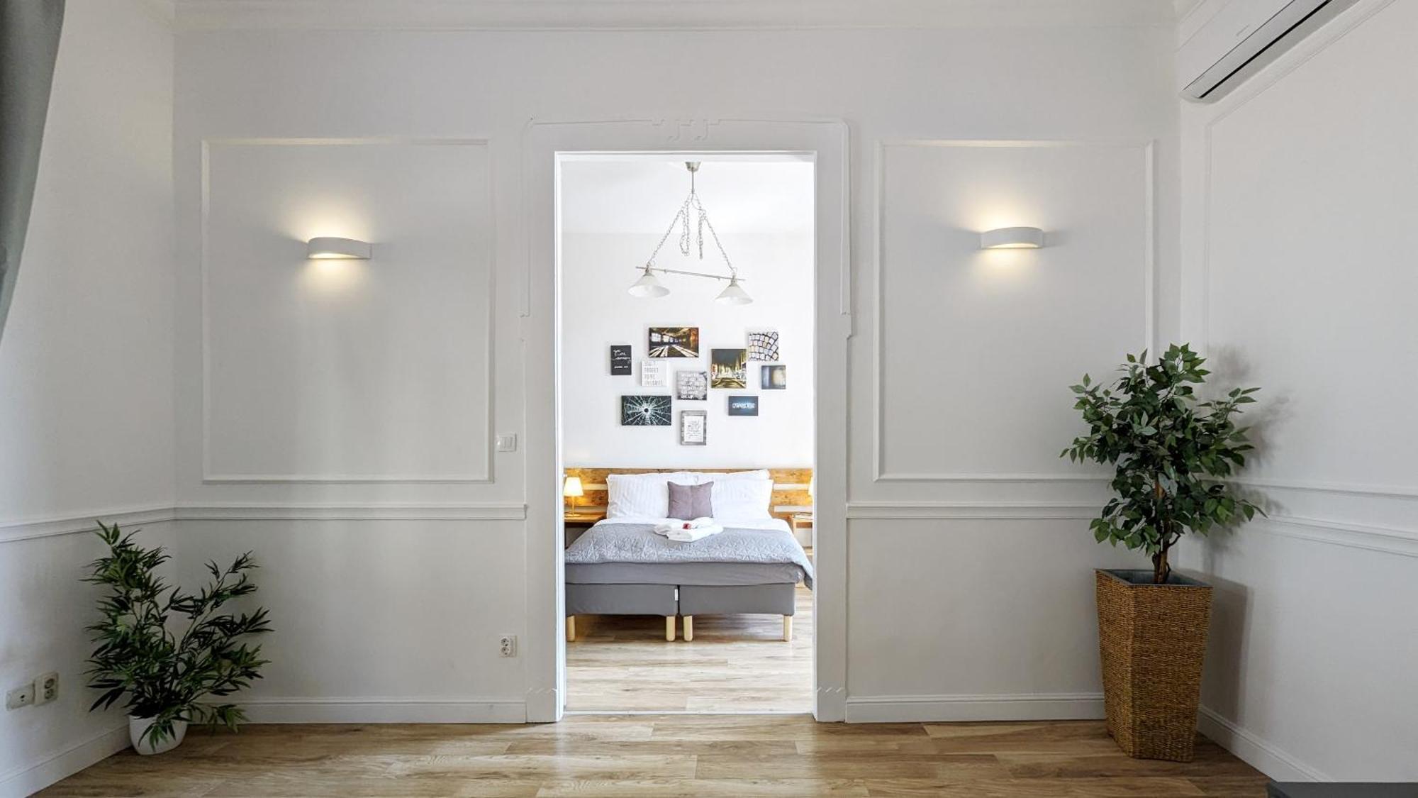 3 Room Apartment In The Beautiful Street Будапеща Екстериор снимка
