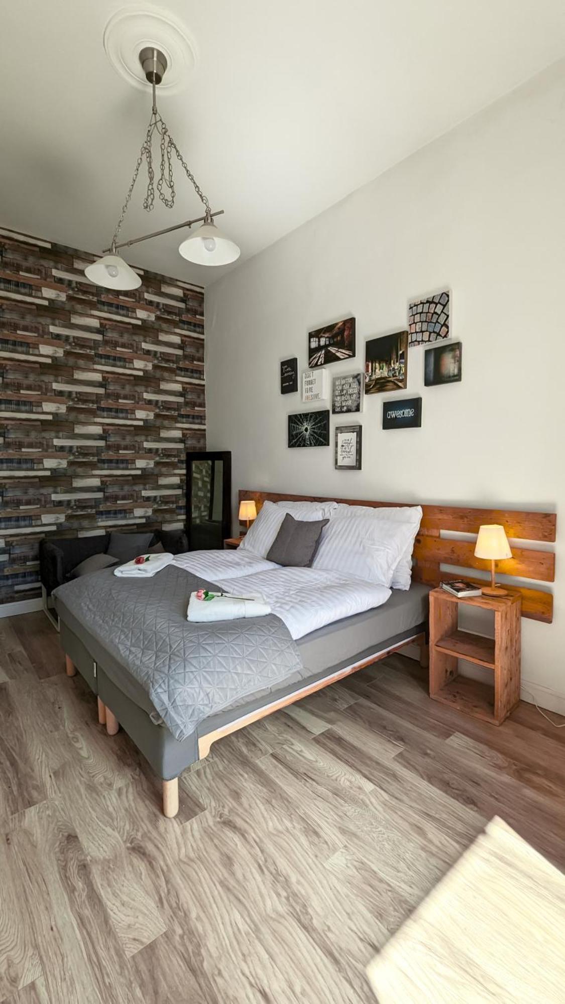 3 Room Apartment In The Beautiful Street Будапеща Екстериор снимка