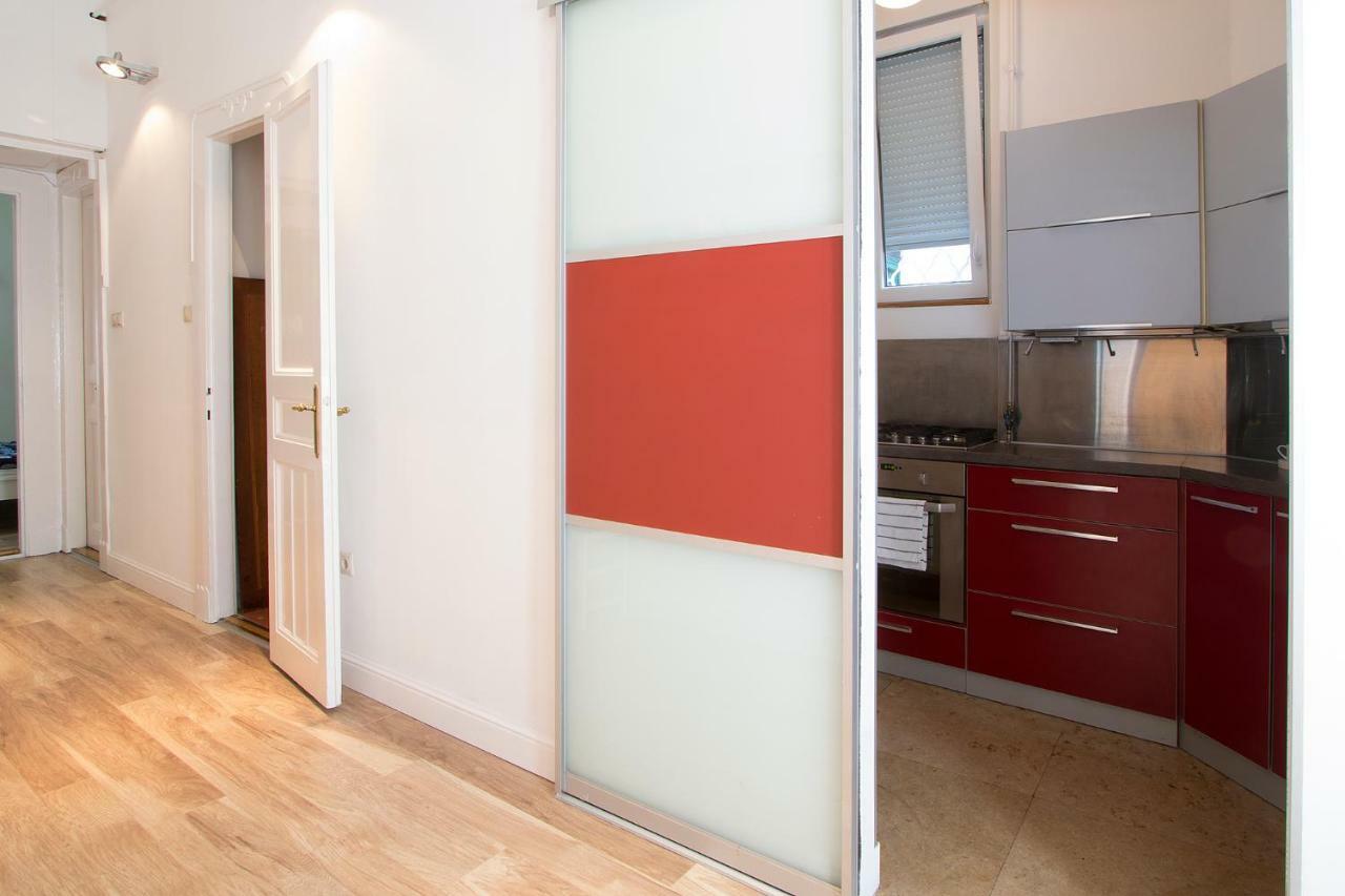 3 Room Apartment In The Beautiful Street Будапеща Екстериор снимка