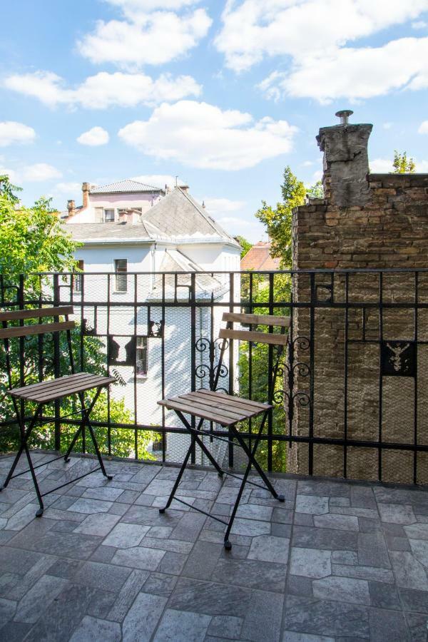 3 Room Apartment In The Beautiful Street Будапеща Екстериор снимка