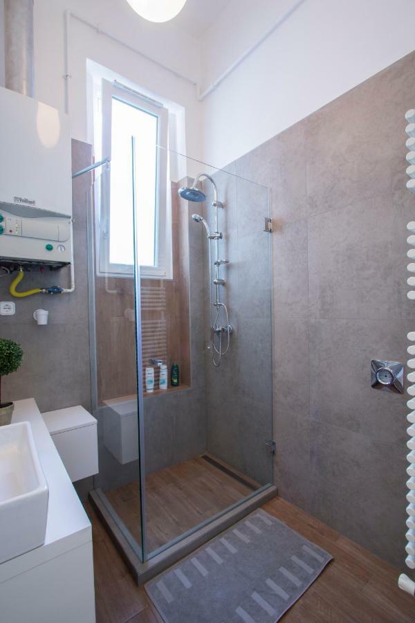 3 Room Apartment In The Beautiful Street Будапеща Екстериор снимка