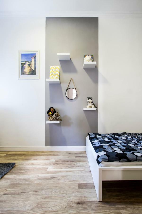 3 Room Apartment In The Beautiful Street Будапеща Екстериор снимка